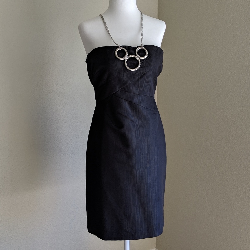 Gianni Bini size 2 strapless dress with rings